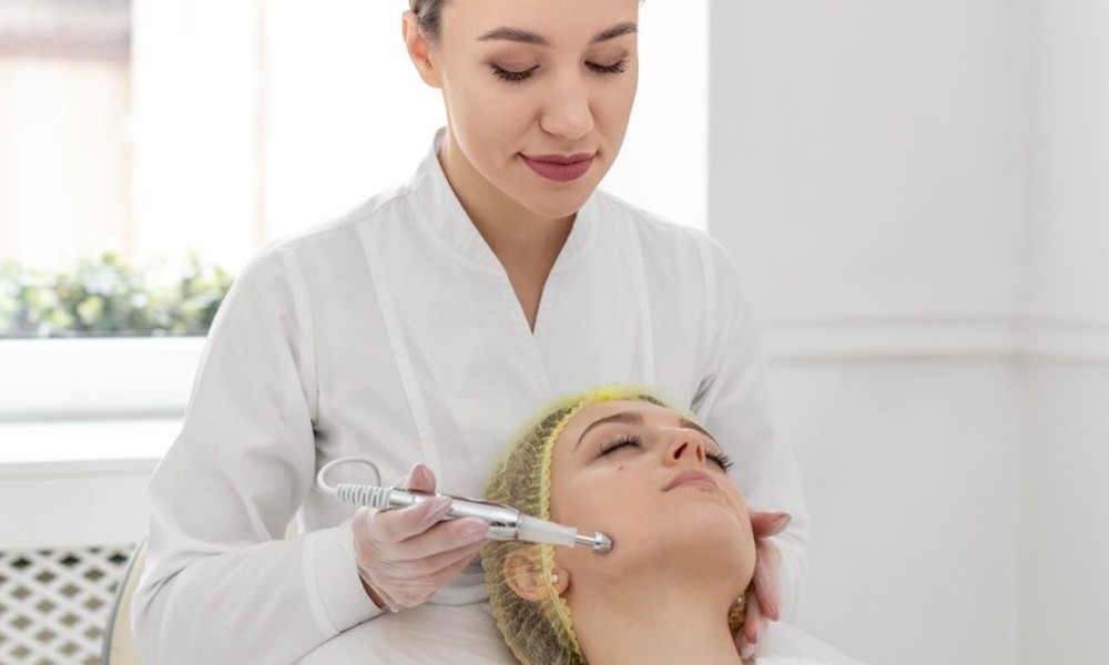 Inside a Skin Rejuvenation Clinic: A Look at Modern Anti-Aging Treatments